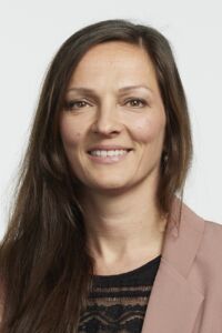 Eva Cairns headshot